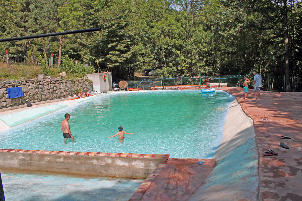 Camping le P'Tit Bonheur Escaro Ngoại thất bức ảnh