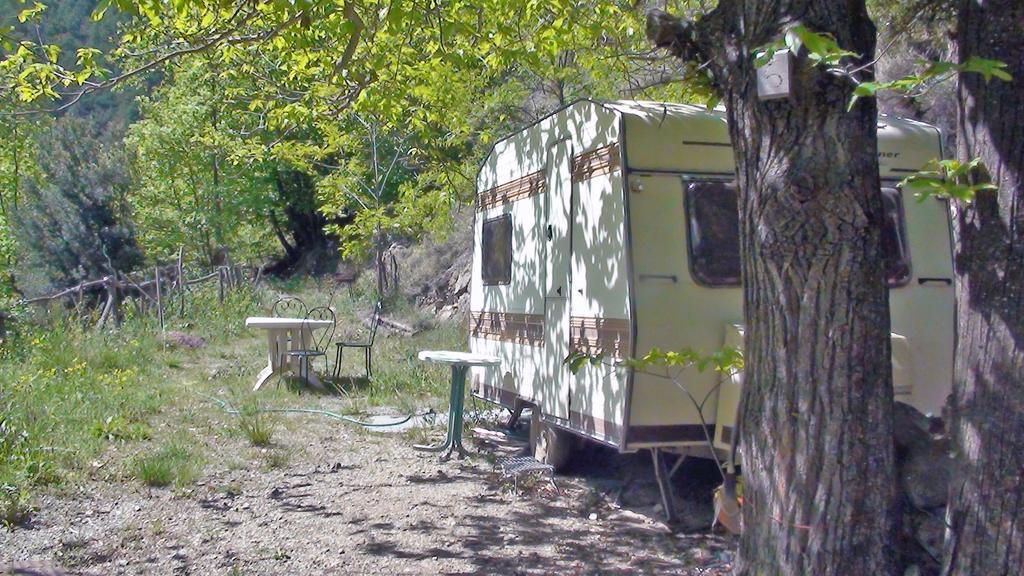 Camping le P'Tit Bonheur Escaro Ngoại thất bức ảnh